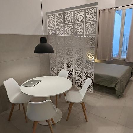 Appartamento Valona 101 - Elegant Loft Bari Esterno foto